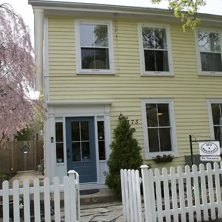 Queen Regent Bed & Breakfast-2