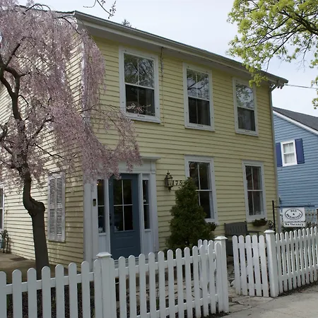 Queen Regent Bed & Breakfast-2
